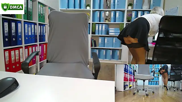 Snapshot of secret-office chatting on 10-23-25, 05:18 secret-office online show from 10-23-25, 05:18