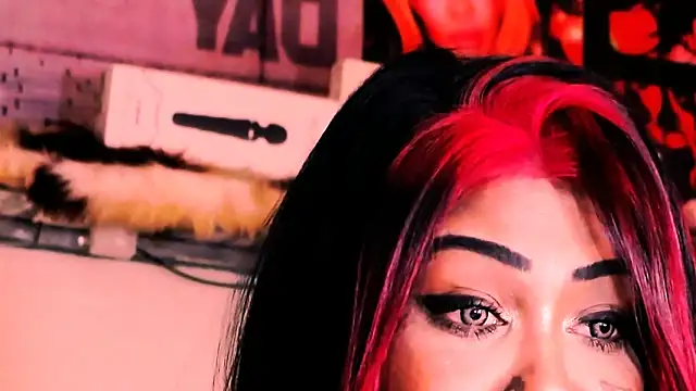 Snapshot of indian_dreamgirl chatting on 11-04-25, 09:25 indian dreamgirl online show from 11-04-25, 09:25