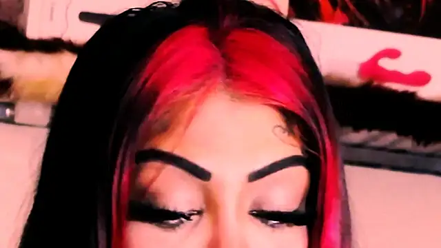 Snapshot of indian_dreamgirl chatting on 11-12-25, 08:08 indian dreamgirl online show from 11-12-25, 08:08