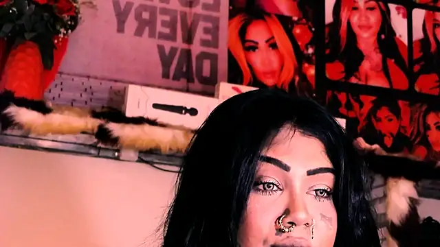 Snapshot of indian_dreamgirl chatting on 11-22-25, 08:08 indian dreamgirl online show from 11-22-25, 08:08