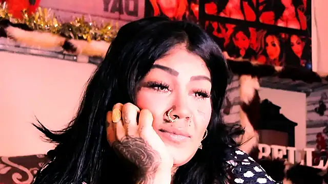 Snapshot of indian_dreamgirl chatting on 12-18-25, 08:04 indian dreamgirl online show from 12-18-25, 08:04