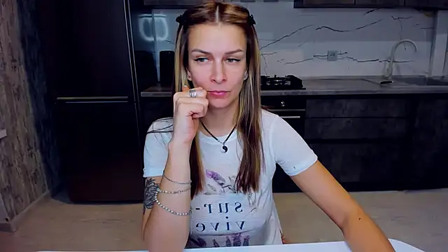 Snapshot of AlexiaDarren chatting on 02-04-25, 01:02 AlexiaDarren online show from 02-04-25, 01:02