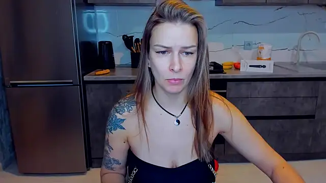 Snapshot of AlexiaDarren chatting on 02-07-25, 03:52 AlexiaDarren online show from 02-07-25, 03:52