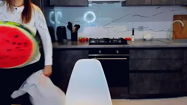 Snapshot of AlexiaDarren chatting on 02-17-25, 04:15 AlexiaDarren online show from 02-17-25, 04:15