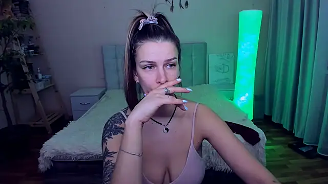 Snapshot of AlexiaDarren chatting on 03-19-25, 09:58 AlexiaDarren online show from 03-19-25, 09:58