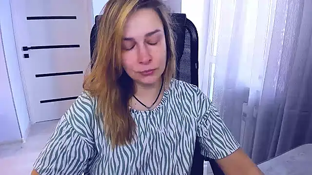 Snapshot of AlexiaDarren chatting on 03-08-26, 11:58 AlexiaDarren online show from 03-08-26, 11:58