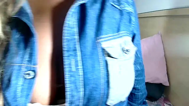 Snapshot of sexyindianchic chatting on 02-08-25, 02:15 sexyindianchic online show from 02-08-25, 02:15