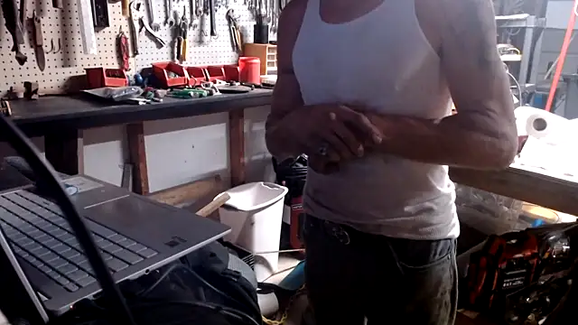 Snapshot of justinewe69 chatting on 10-28-25, 09:39 justinewe69 online show from 10-28-25, 09:39