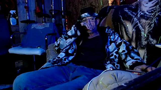 Snapshot of justinewe69 chatting on 12-14-25, 09:03 justinewe69 online show from 12-14-25, 09:03