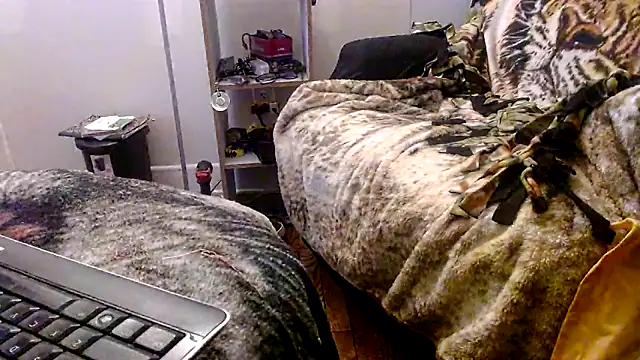 Snapshot of justinewe69 chatting on 01-06-26, 03:43 justinewe69 online show from 01-06-26, 03:43