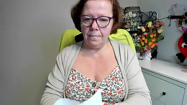 Snapshot of Adelewildx chatting on 05-20-26, 03:34 Adelewildx online show from 05-20-26, 03:34
