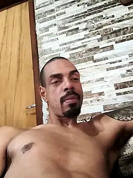 Snapshot of Latrel01 chatting on 11-08-25, 08:07 Latrel01 online show from 11-08-25, 08:07