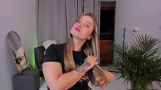 roxie gates  online show from 02-13-25, 12:46