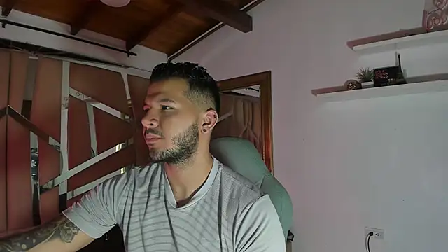 Snapshot of mister_miike chatting on 02-01-25, 03:08 mister miike online show from 02-01-25, 03:08