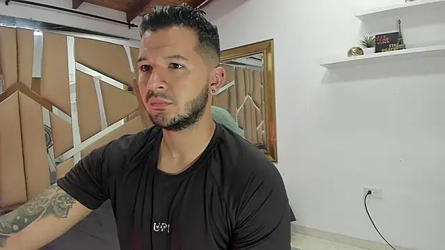 Snapshot of mister_miike chatting on 02-06-25, 03:06 mister miike online show from 02-06-25, 03:06