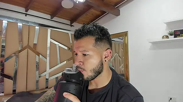 Snapshot of mister_miike chatting on 02-13-25, 03:07 mister miike online show from 02-13-25, 03:07