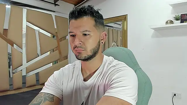 Snapshot of mister_miike chatting on 02-16-25, 03:15 mister miike online show from 02-16-25, 03:15