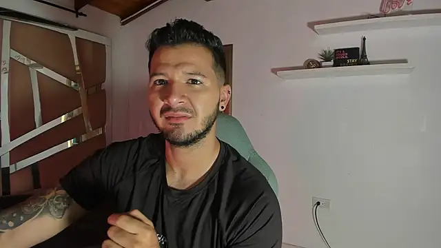 Snapshot of mister_miike chatting on 02-20-25, 03:12 mister miike online show from 02-20-25, 03:12