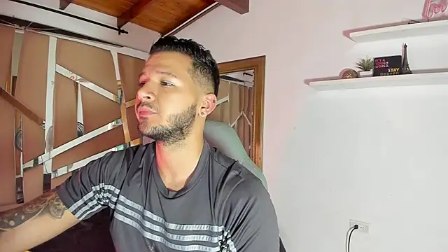 Snapshot of mister_miike chatting on 02-21-25, 03:12 mister miike online show from 02-21-25, 03:12