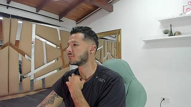 Snapshot of mister_miike chatting on 03-16-25, 03:04 mister miike online show from 03-16-25, 03:04