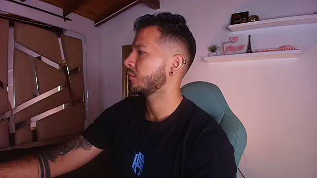 Snapshot of mister_miike chatting on 09-09-25, 03:06 mister miike online show from 09-09-25, 03:06