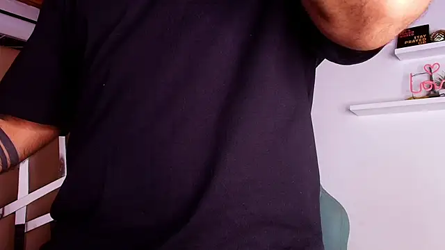 Snapshot of mister_miike chatting on 09-18-25, 03:08 mister miike online show from 09-18-25, 03:08