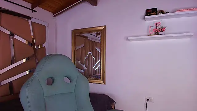 Snapshot of mister_miike chatting on 09-19-25, 03:08 mister miike online show from 09-19-25, 03:08