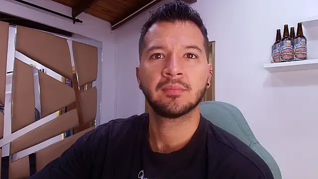 Snapshot of mister_miike chatting on 10-01-25, 03:01 mister miike online show from 10-01-25, 03:01