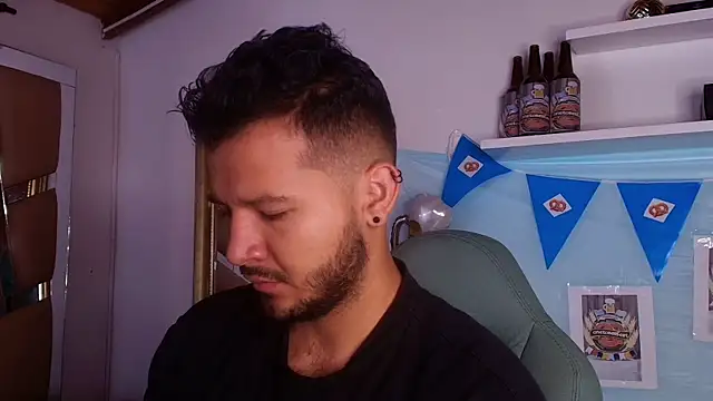 Snapshot of mister_miike chatting on 10-02-25, 03:02 mister miike online show from 10-02-25, 03:02