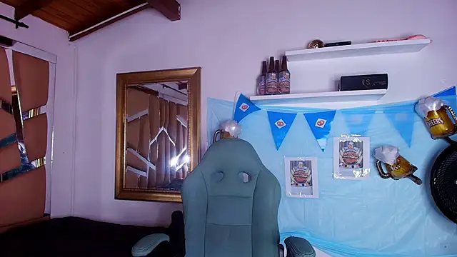 Snapshot of mister_miike chatting on 10-04-25, 03:04 mister miike online show from 10-04-25, 03:04