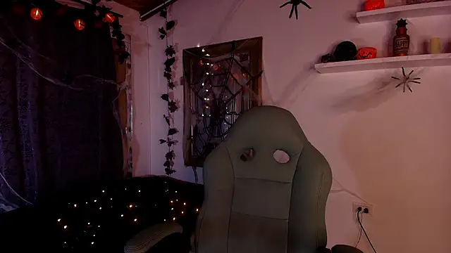 Snapshot of mister_miike chatting on 10-15-25, 03:06 mister miike online show from 10-15-25, 03:06