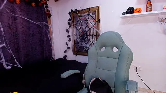 Snapshot of mister_miike chatting on 10-18-25, 03:09 mister miike online show from 10-18-25, 03:09