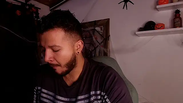 Snapshot of mister_miike chatting on 10-20-25, 03:07 mister miike online show from 10-20-25, 03:07