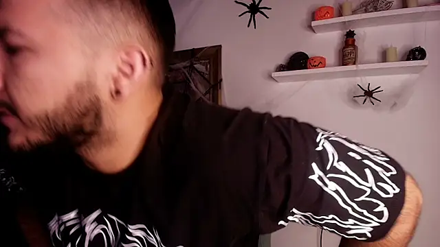 Snapshot of mister_miike chatting on 10-21-25, 03:07 mister miike online show from 10-21-25, 03:07