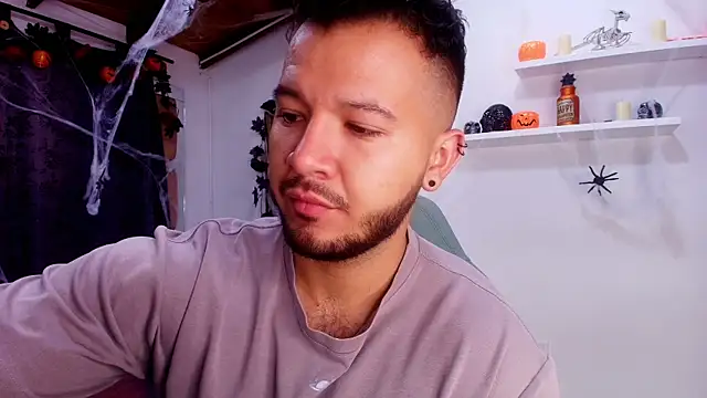 Snapshot of mister_miike chatting on 10-23-25, 03:06 mister miike online show from 10-23-25, 03:06