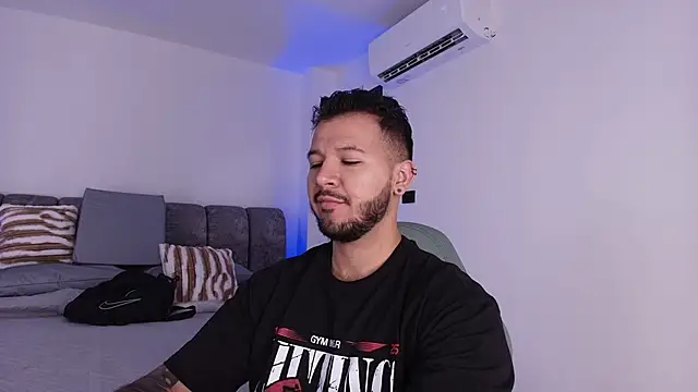 Snapshot of mister_miike chatting on 11-09-25, 03:16 mister miike online show from 11-09-25, 03:16