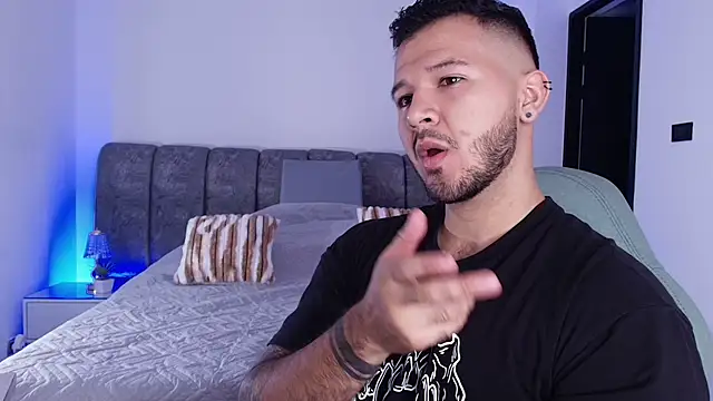 Snapshot of mister_miike chatting on 11-11-25, 03:06 mister miike online show from 11-11-25, 03:06