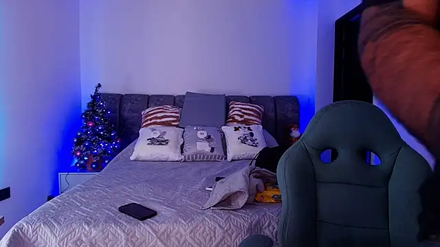 Snapshot of mister_miike chatting on 11-30-25, 03:21 mister miike online show from 11-30-25, 03:21