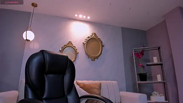 Snapshot of BrennaWalker chatting on 02-27-25, 06:18 BrennaWalker online show from 02-27-25, 06:18