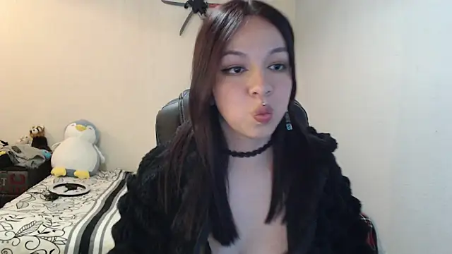 Snapshot of babyakem chatting on 06-10-26, 04:12 babyakem online show from 06-10-26, 04:12