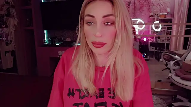 Snapshot of AnnieGOld_ chatting on 10-13-25, 06:19 AnnieGOld online show from 10-13-25, 06:19