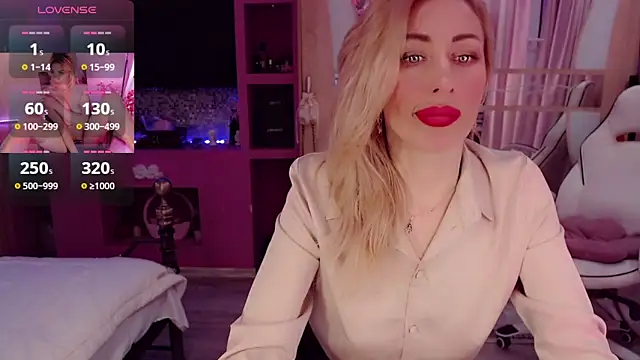 Snapshot of AnnieGOld_ chatting on 10-31-25, 07:48 AnnieGOld online show from 10-31-25, 07:48