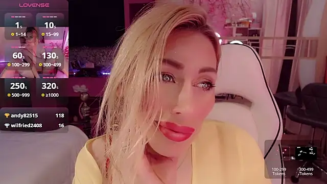 Snapshot of AnnieGOld_ chatting on 11-05-25, 06:41 AnnieGOld online show from 11-05-25, 06:41