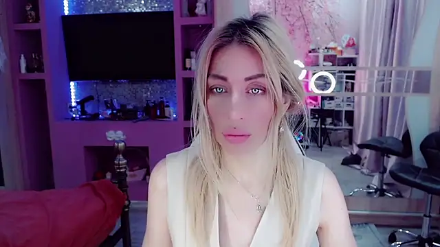 Snapshot of AnnieGOld_ chatting on 12-15-25, 02:38 AnnieGOld online show from 12-15-25, 02:38