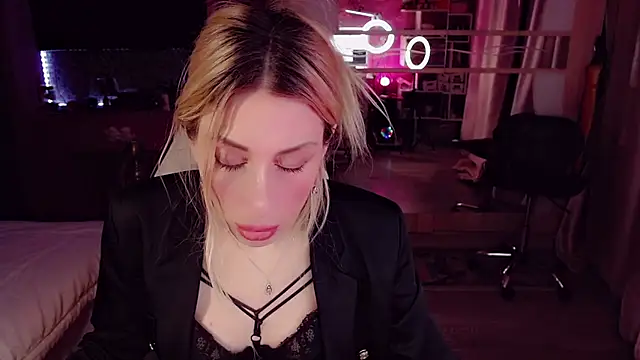 Snapshot of AnnieGOld_ chatting on 01-06-26, 11:51 AnnieGOld online show from 01-06-26, 11:51