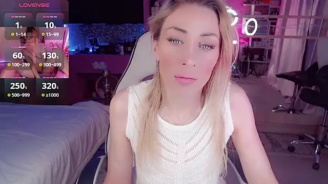 Snapshot of AnnieGOld_ chatting on 01-09-26, 11:50 AnnieGOld online show from 01-09-26, 11:50