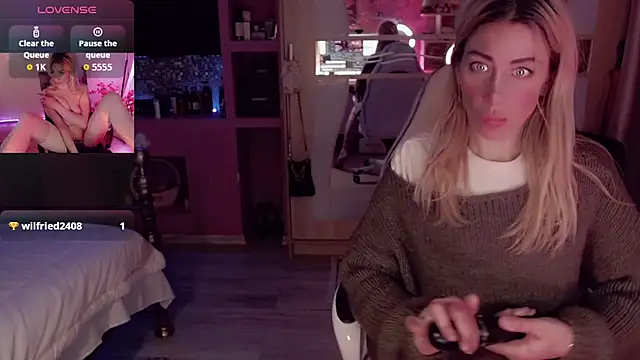 Snapshot of AnnieGOld_ chatting on 01-12-26, 10:48 AnnieGOld online show from 01-12-26, 10:48