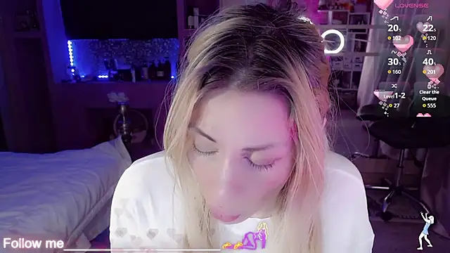 Snapshot of AnnieGOld_ chatting on 01-14-26, 12:27 AnnieGOld online show from 01-14-26, 12:27