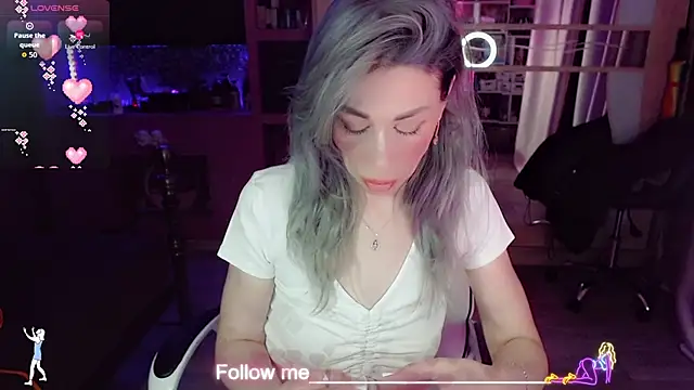 Snapshot of AnnieGOld_ chatting on 02-06-26, 08:23 AnnieGOld online show from 02-06-26, 08:23