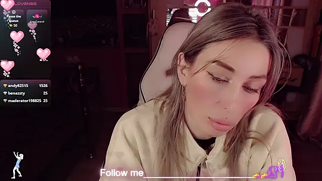 Snapshot of AnnieGOld_ chatting on 02-10-26, 07:45 AnnieGOld online show from 02-10-26, 07:45